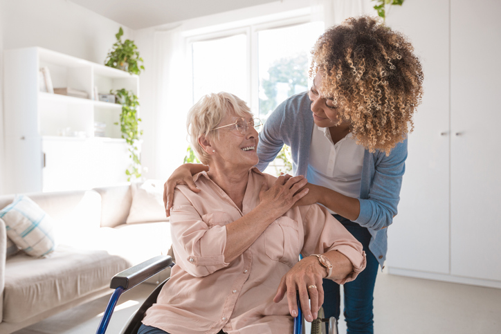 Changement de pansement à domicile par une infirmière libérale