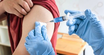 Un infirmier peut-il remplir un carnet de vaccination ?